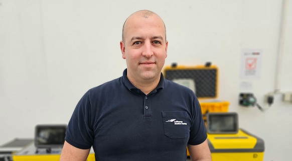 An employee of LAT.
